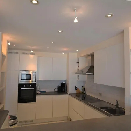 With Views Of Sailing Club 크노케-하이스트