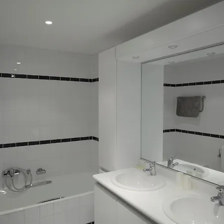 아파트 With Views Of Sailing Club